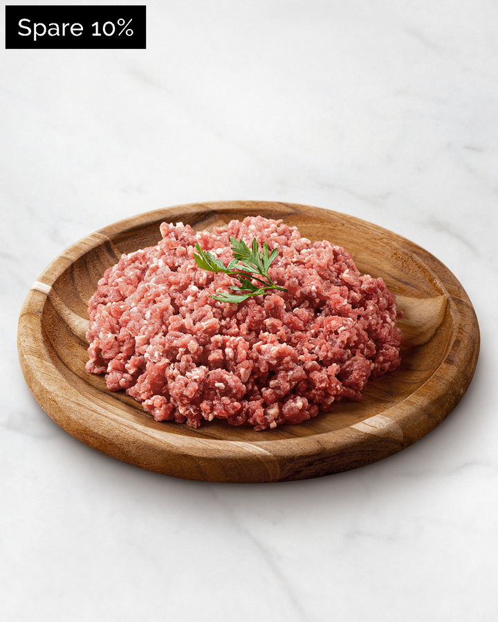 Wagyu Hackfleisch vom Premium-Rind aus dem Sauerland – perfekt für saftige Smash Burger, aromatische Bolognese oder feine Frikadellen. Unser hochwertiges Hack überzeugt durch seinen einzigartig intensiven Geschmack, feine Marmorierung und höchste Qualität aus artgerechter Haltung. Ideal für Genießer, die Wert auf Herkunft und Geschmack legen. Jetzt online entdecken!