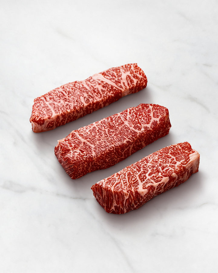 New York Spripes auf weißem Hintergrund, Wagyu Rib Stribs marmoriert, Wagyufleisch testen, Wagyu in kleinen Mengen zum probieren, Wagyu Rib Fingers, Wagyu Rib Stripes