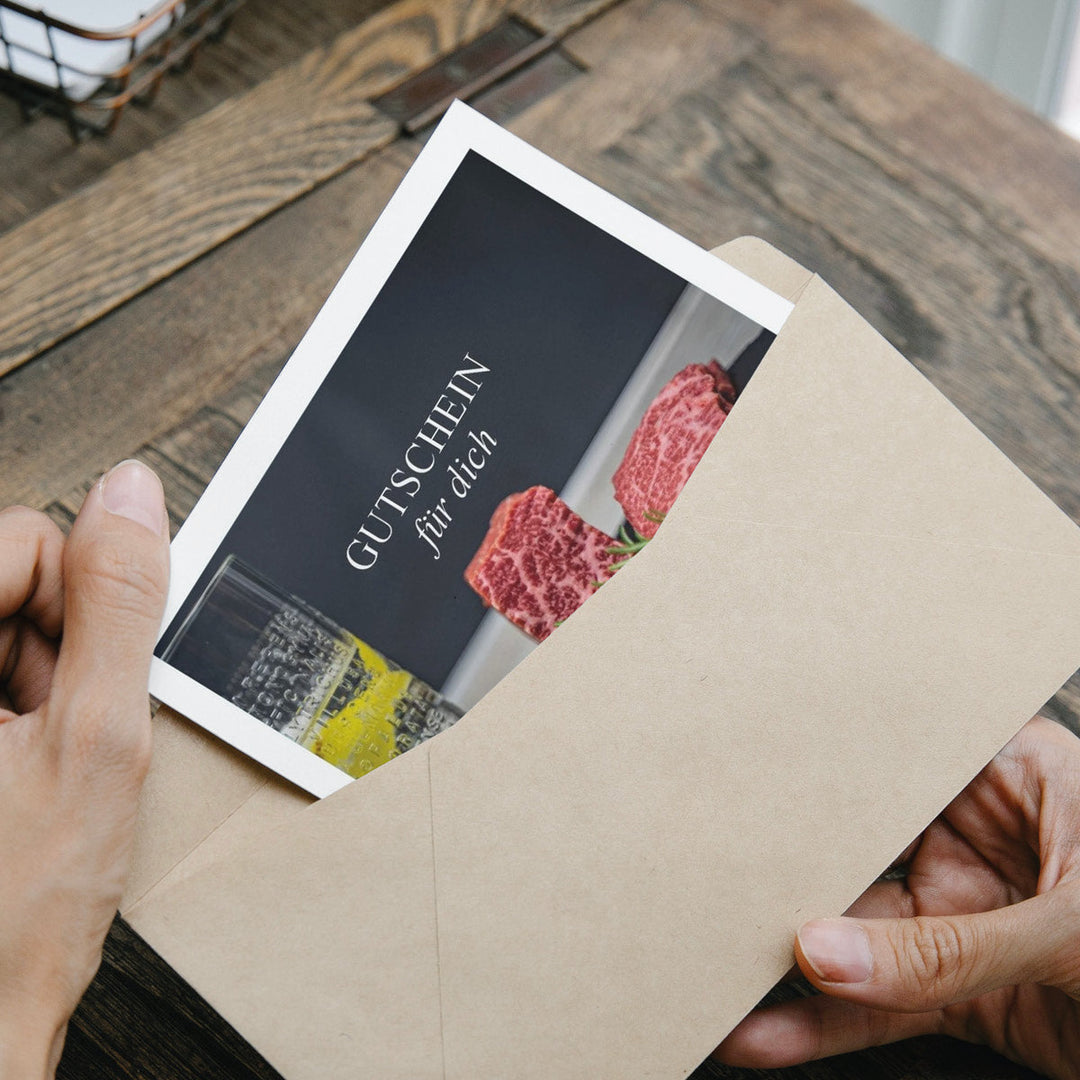 Genuss verschenken – mit dem Wagyu Gutschein!

Ob zartes Premium-Fleisch oder exklusive Events am Hof – der Gutschein ist das ideale Geschenk für besondere Genussmomente.
