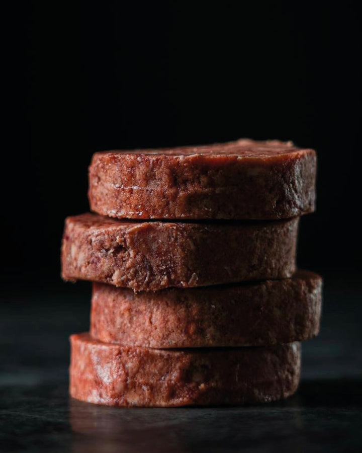 Wagyu-Burger Deluxe – Zartes, aromatisches Wagyu-Rindfleisch mit hausgemachten Saucen und knackigem Salat – ein Geschmackserlebnis der Extraklasse!
