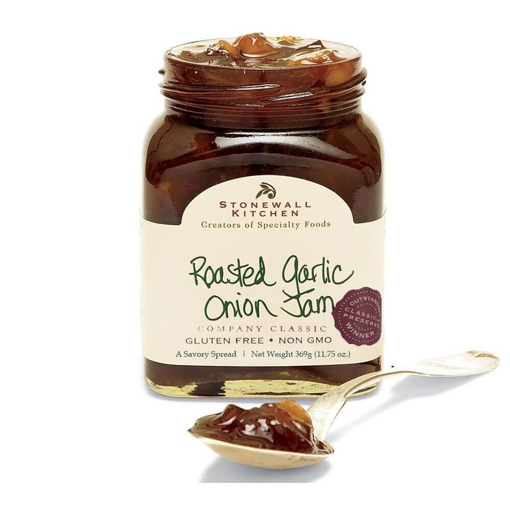 chutney-burger, Roasted Garlic Onion Jam, Gluten Free, Stonewall Kitchen, 369g, Zwiebel Chutney, offenes Glas Soße, Soße auf einem Löffel, Sauce für Wagyu Burger, Wagyu Sauerland Sauce, geröstete Knoblauch Zwiebelmarmelade